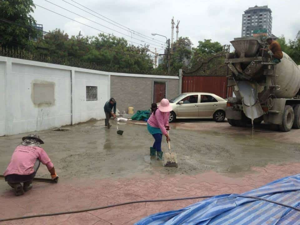 ทำความสะอาดพื้นผิว และเทคอนกรีต