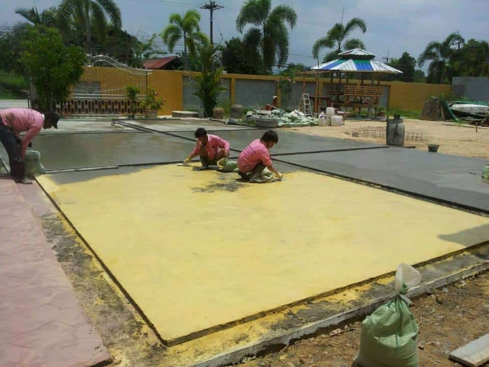 เคลือบสีชั้นแรก